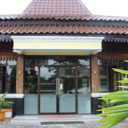 فندق Simpang Tujuh Cepu المظهر الخارجي الصورة