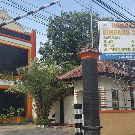 فندق Simpang Tujuh Cepu المظهر الخارجي الصورة