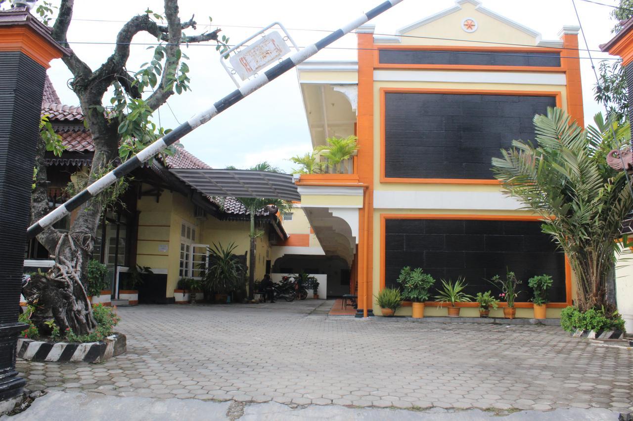 فندق Simpang Tujuh Cepu المظهر الخارجي الصورة