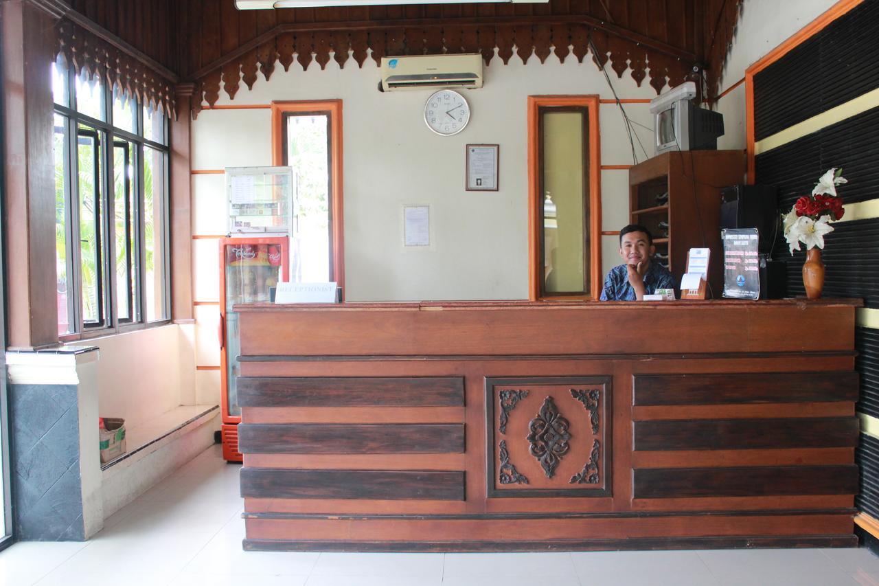 فندق Simpang Tujuh Cepu المظهر الخارجي الصورة
