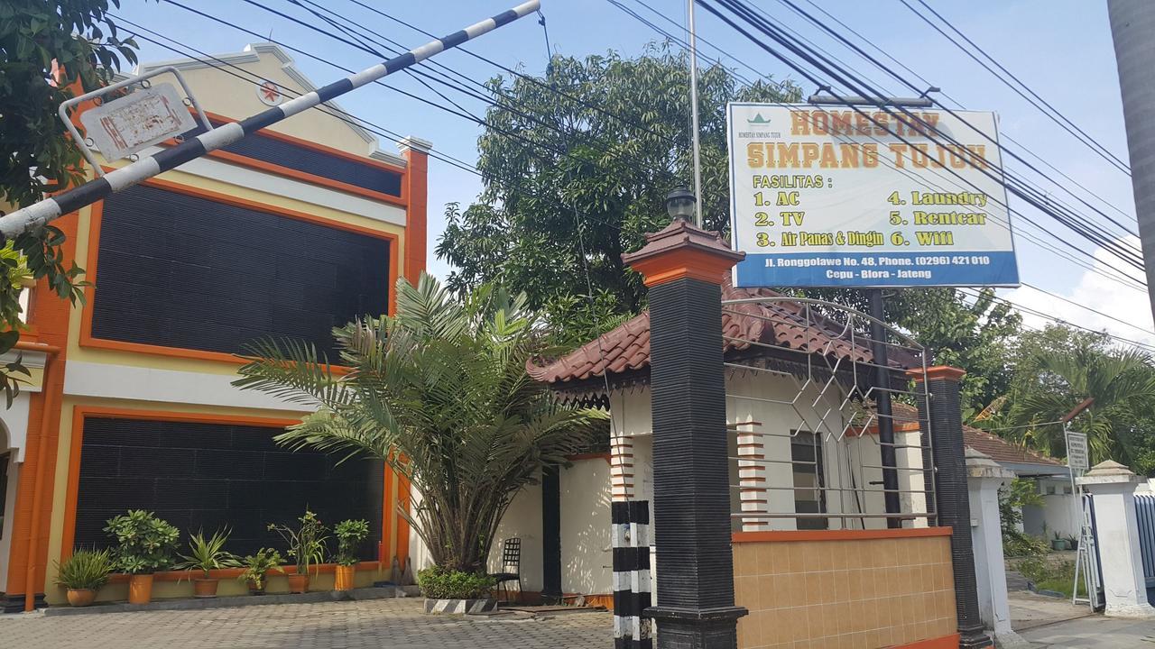 فندق Simpang Tujuh Cepu المظهر الخارجي الصورة